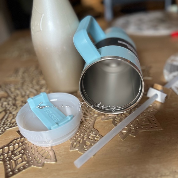 Stanley Aqua 40 Ounce OG Quencher - Picture 5 of 6